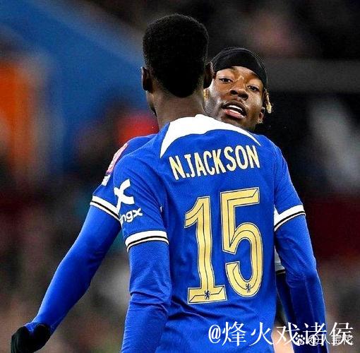 杰克逊状态回升!次节飙中两记三分,此前近五场三分全失 杰克逊状态回升!次节飙中两记三分,此前近五场三分全失